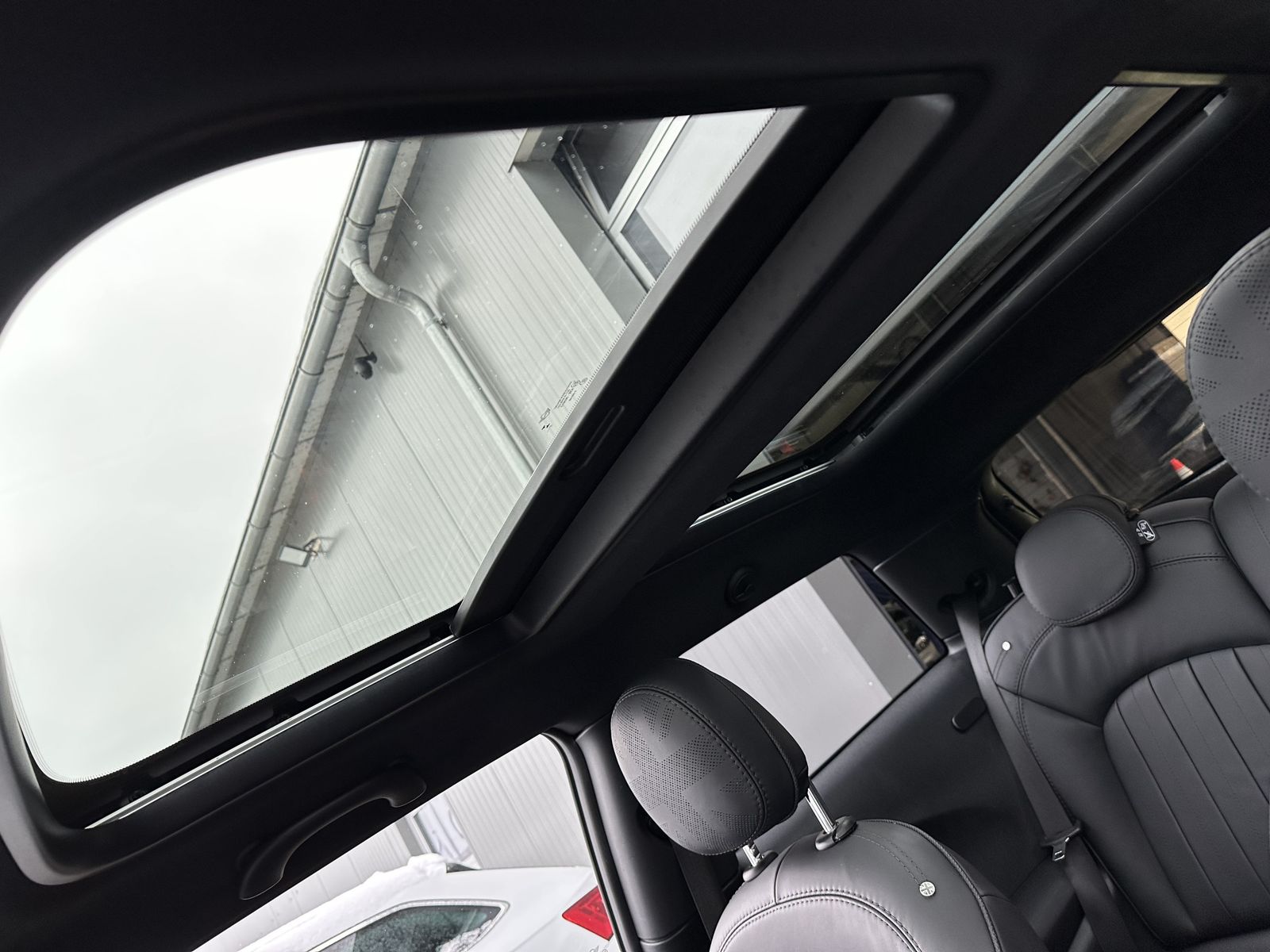 Fahrzeugabbildung MINI Cooper S Classic Trim NAV+LED+PANO+KAMERA+HEADUP