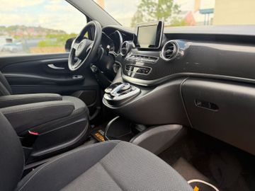 Mercedes V 220 - 12