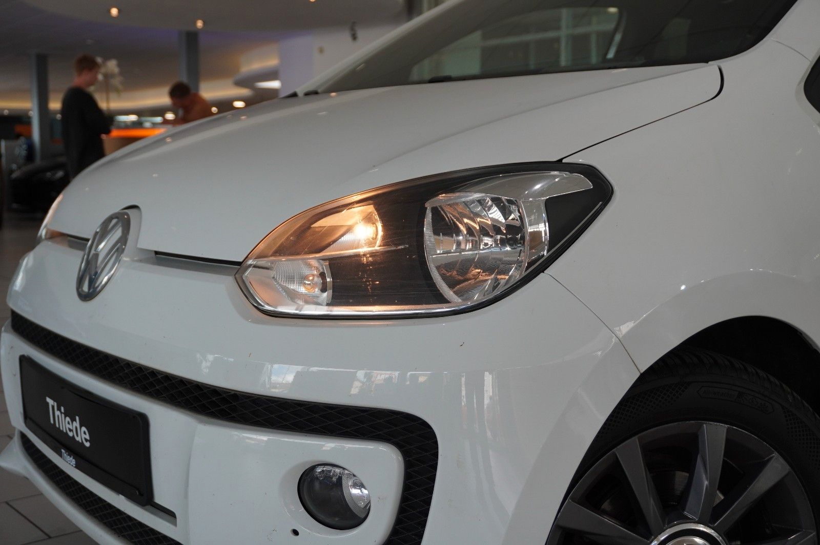 Fahrzeugabbildung Volkswagen up! 1.0 CLUB 5-TÜR NAVI/SPORT/PANO./SHZ/PDC/TEMP