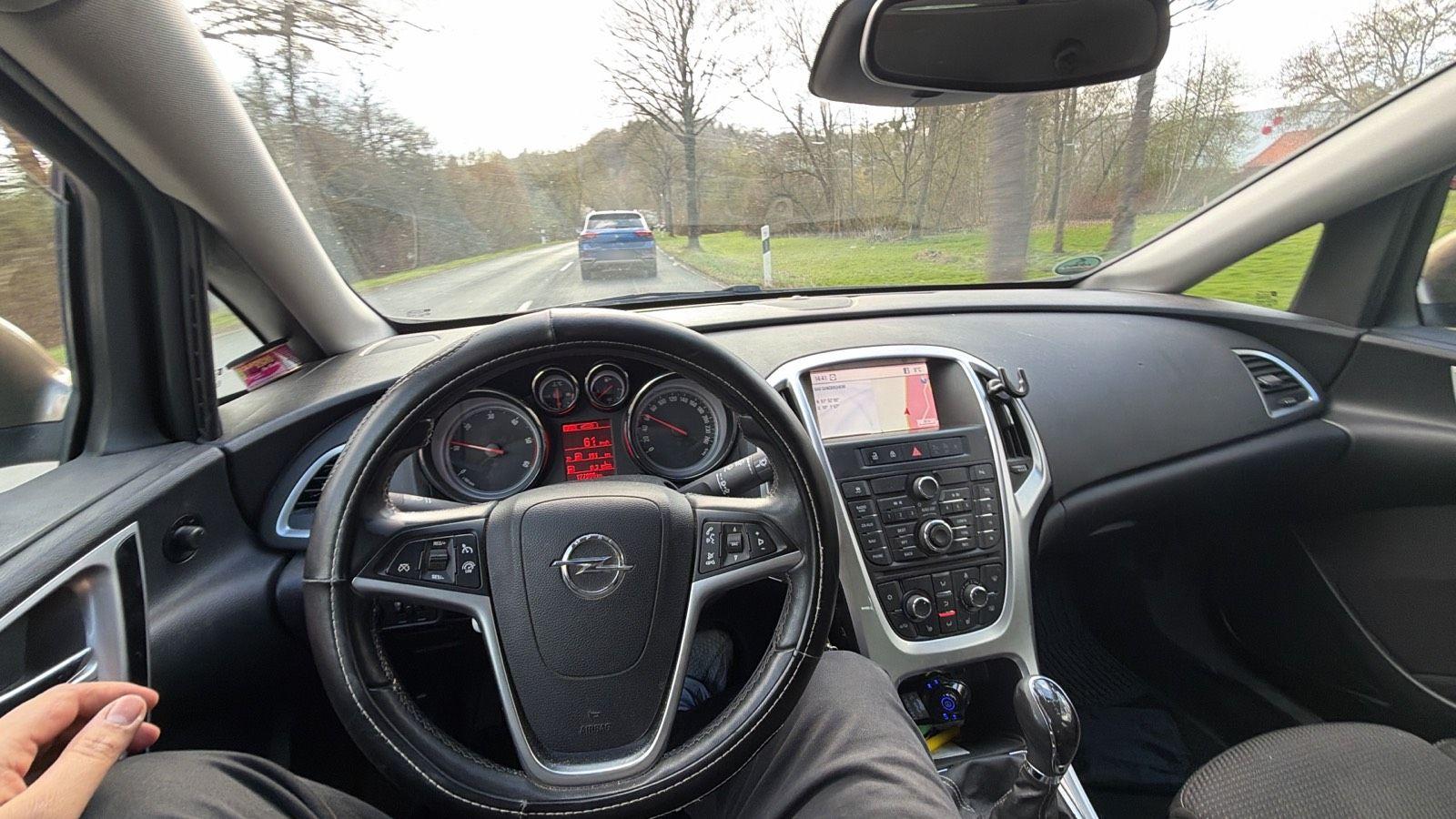 Opel Astra 2013 — photo 6