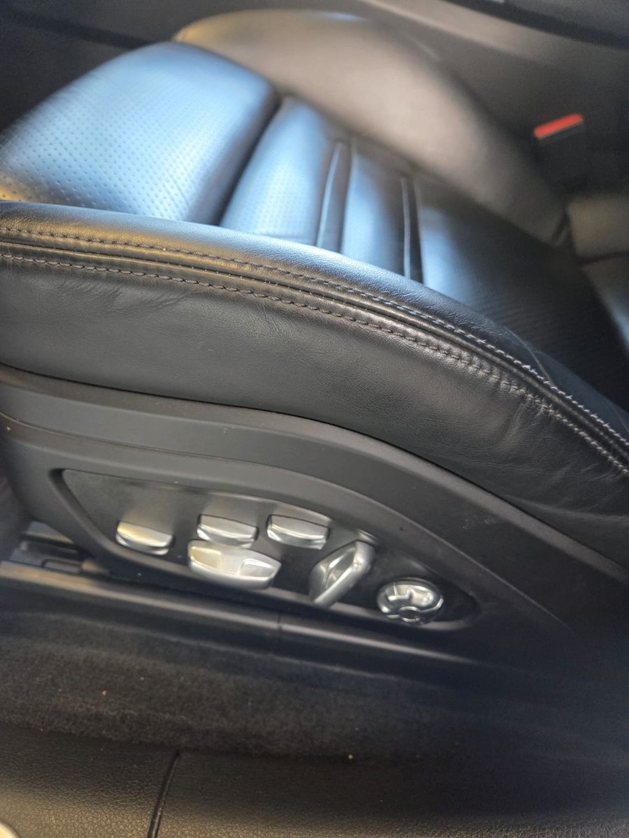 Fahrzeugabbildung Porsche Panamera Sport Turismo 4 E-Hybrid Platinum Editi