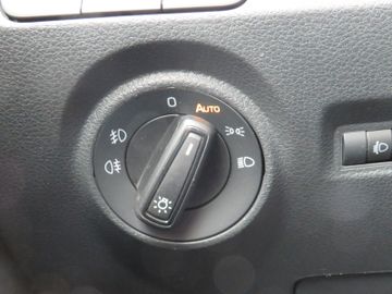 Fahrzeugabbildung SKODA Fabia Combi Ambition DAB GJ-RÄDER PDC SITZH 1.HD