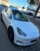 Tesla Model Y RWD Performance Optik* - Tesla Model Y in Köln