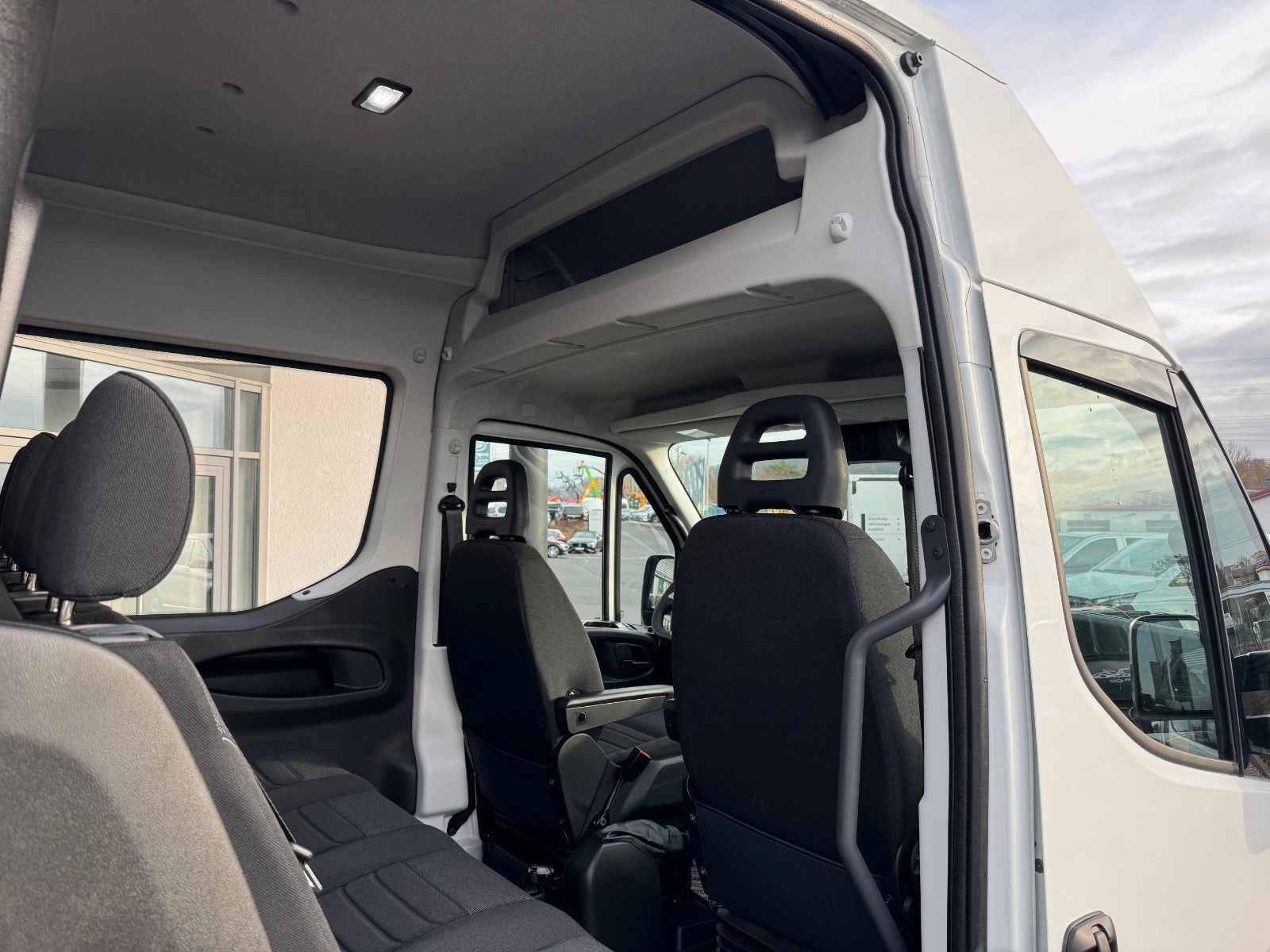 Fahrzeugabbildung Iveco Daily 35S16 A8 *DoKa*Automatik*AHK*R3.520mm*