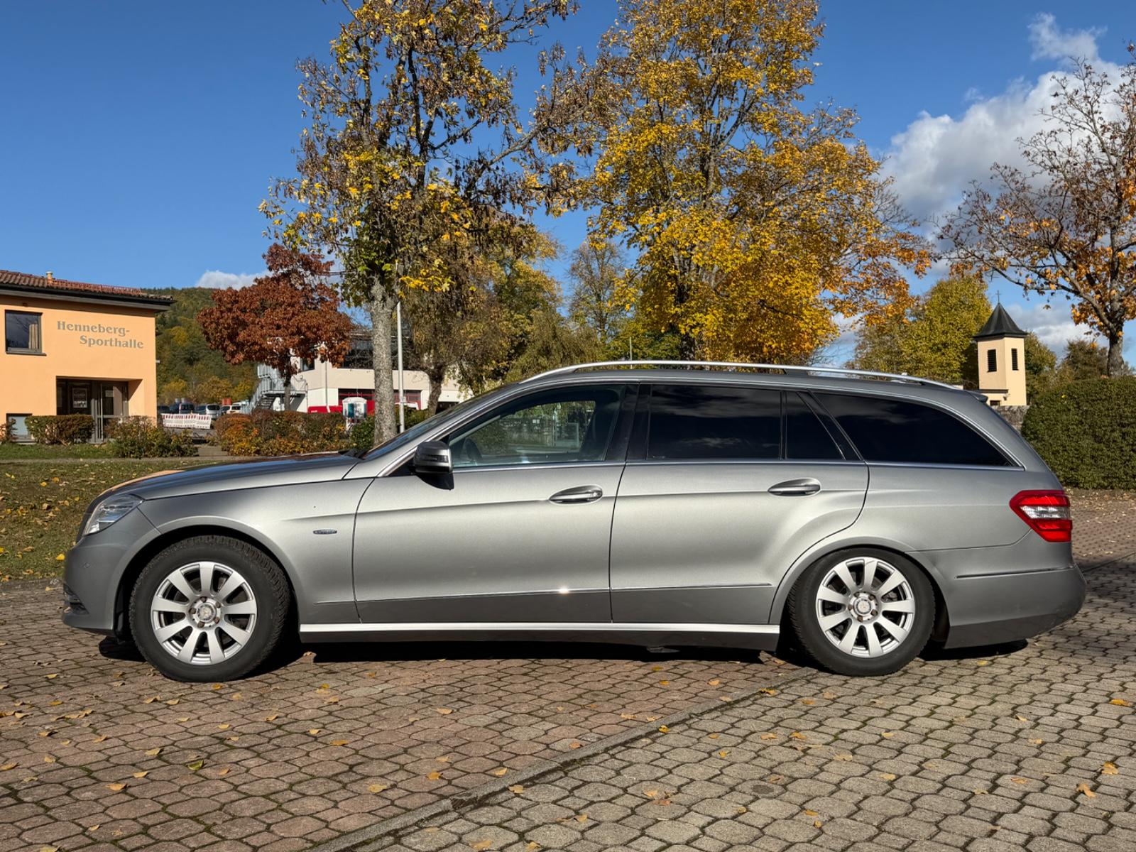 Mercedes-Benz E300 2012 — photo 17