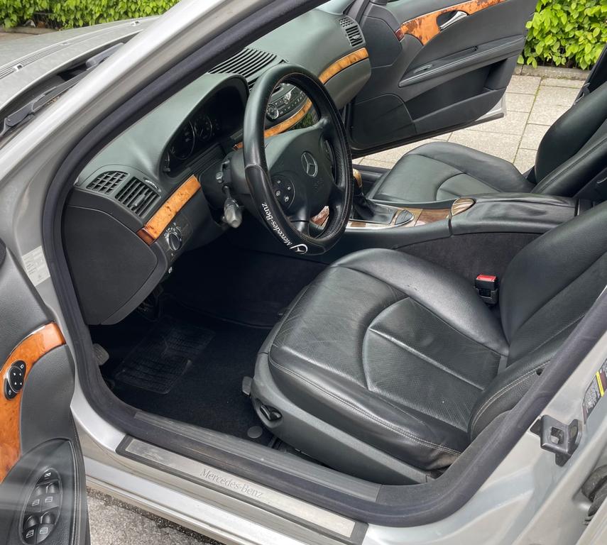 Mercedes-Benz E 240