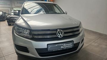 Volkswagen Tiguan - 1