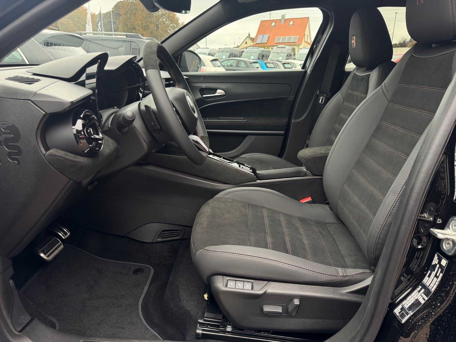Fahrzeugabbildung Alfa Romeo Junior Ibrida Intensa/ Aut. Navi Kamera Sitzhzg.