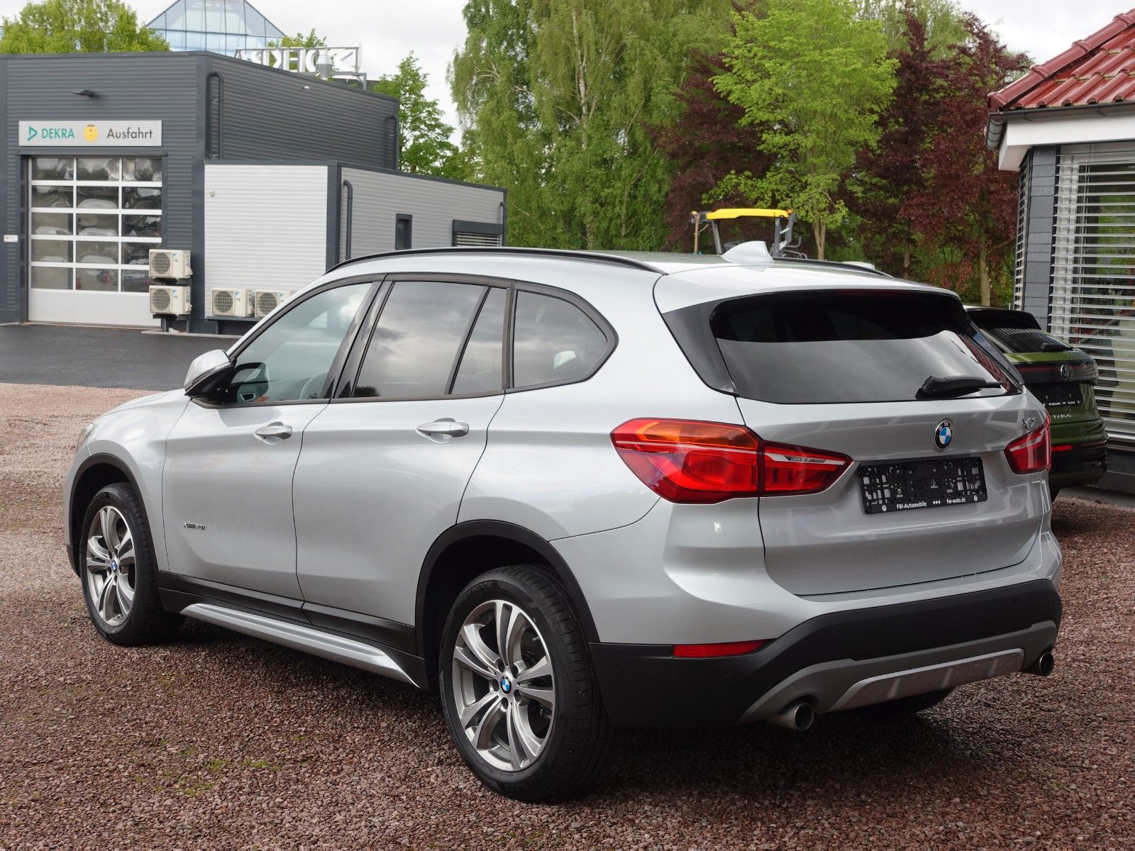 Fahrzeugabbildung BMW X1 xDrive20i A Sport Line