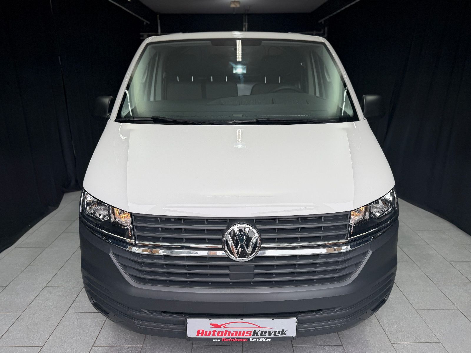 Fahrzeugabbildung Volkswagen T6.1 Transporter Kasten lang FWD|AC|PDC