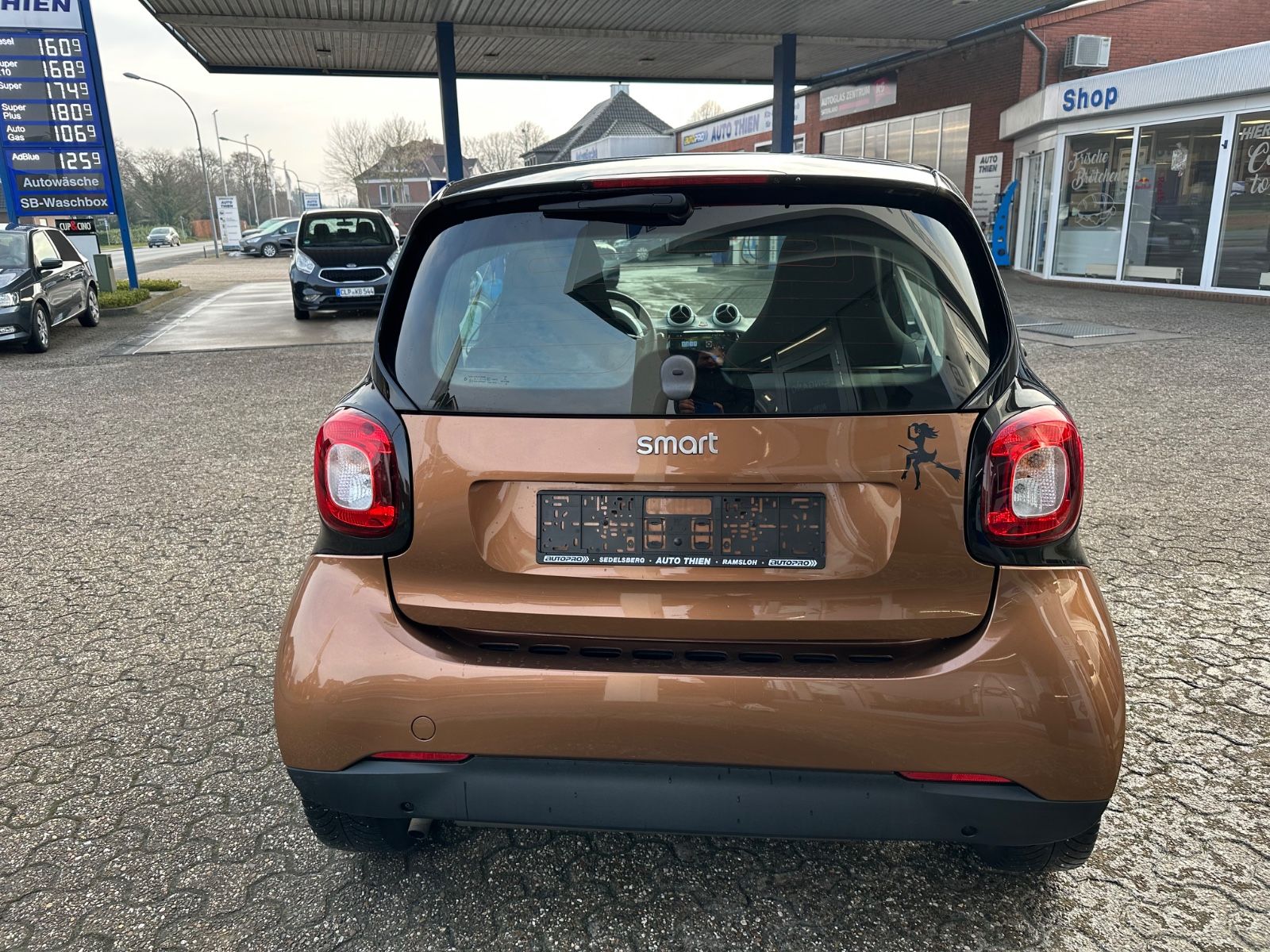 Fahrzeugabbildung Smart ForTwo coupe Pano/SHZG/GJR/Audio/hazelbrown