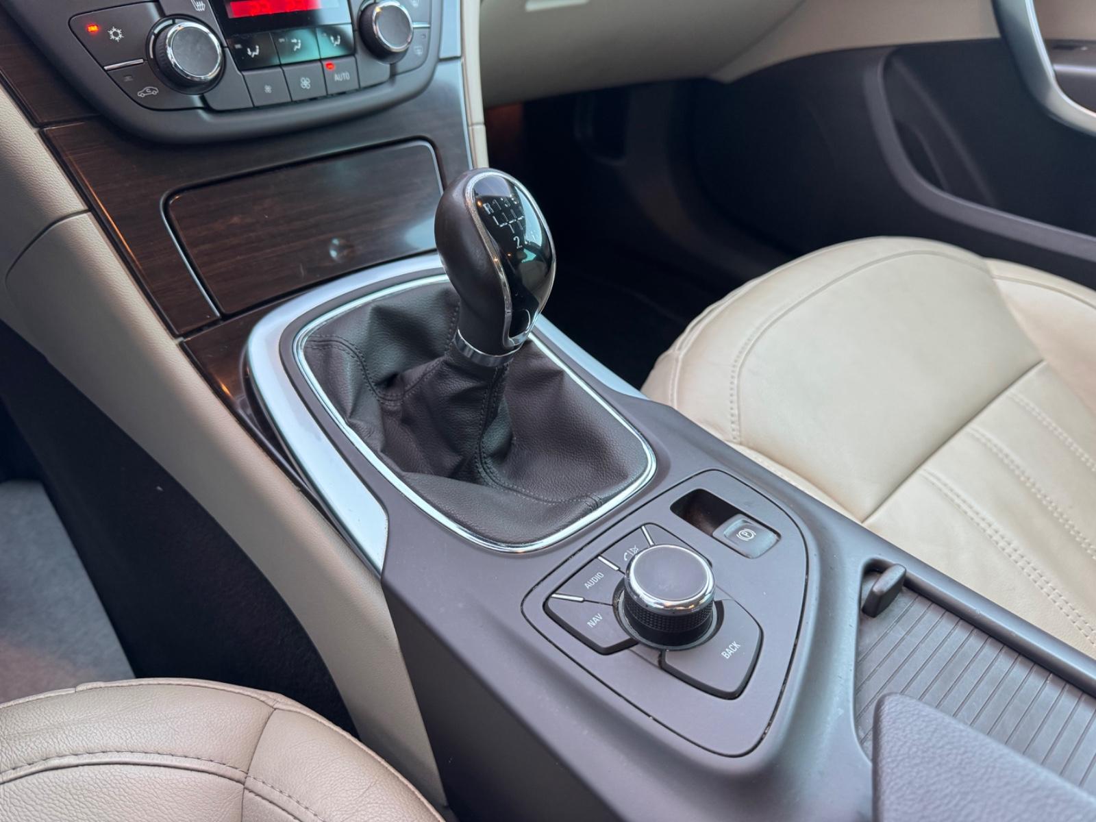 Opel Insignia 2009 — photo 17