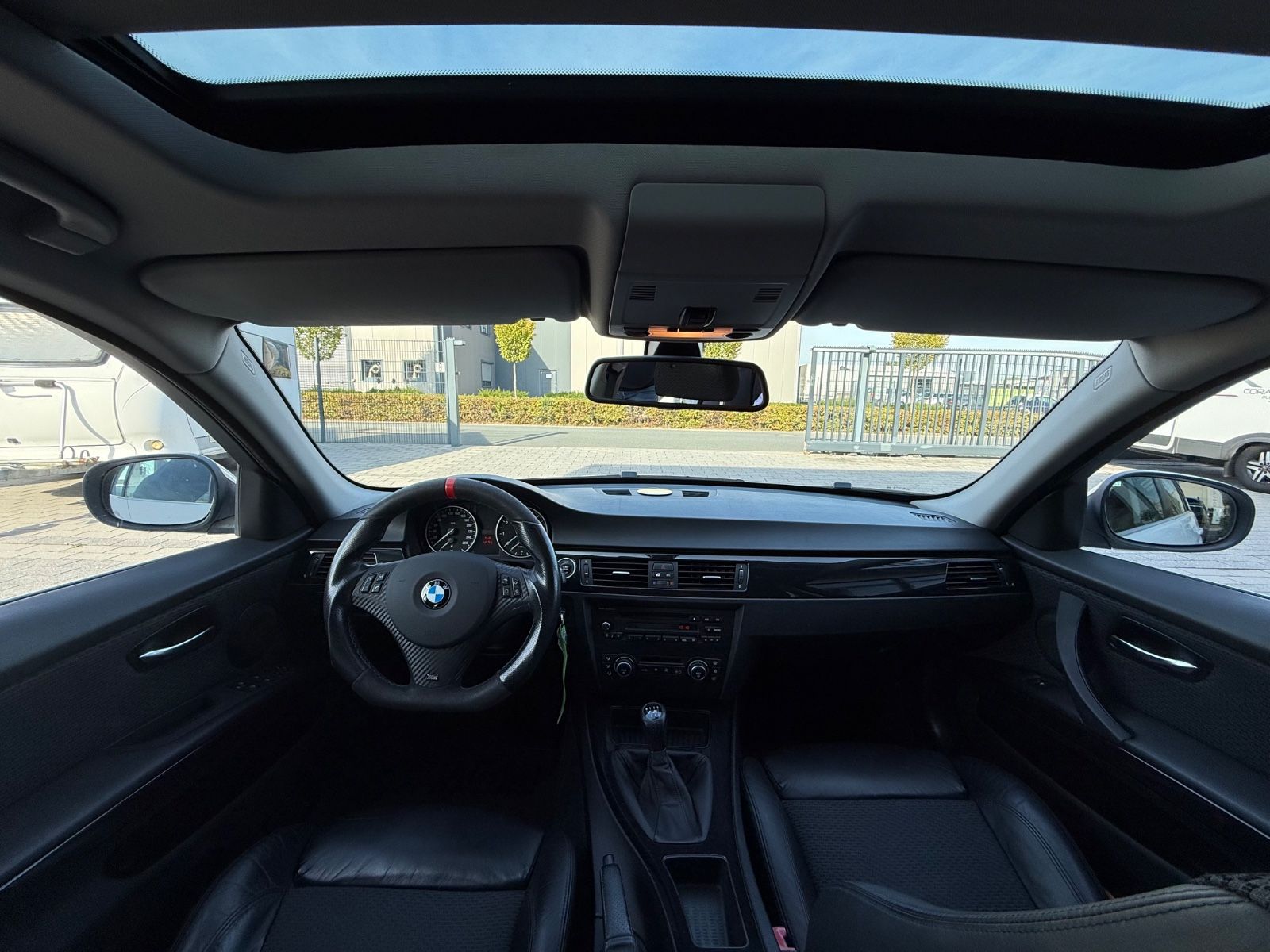 Fahrzeugabbildung BMW 325 i Touring PANO KLIMAAUTO XENON WINTERRÄDER
