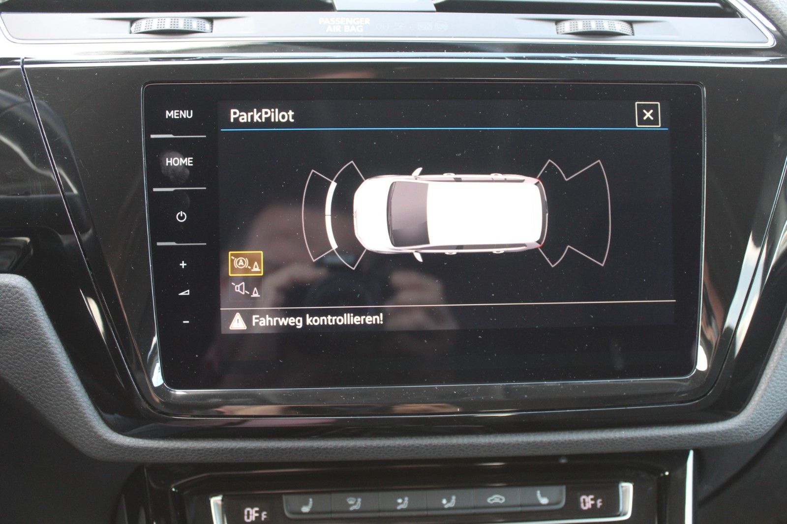 Fahrzeugabbildung Volkswagen Touran Highline  Automatik*Navi*Sitzh.*AHK