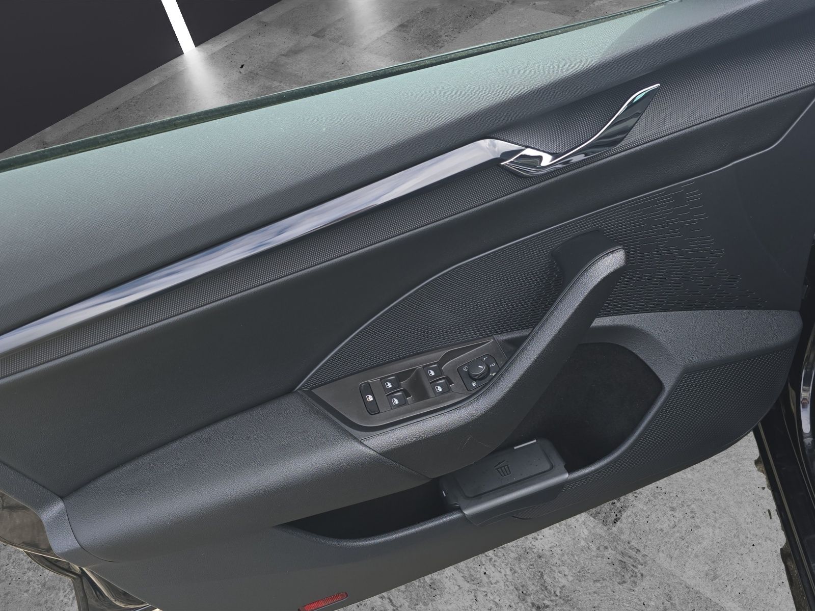 Fahrzeugabbildung SKODA Octavia Combi Ambition Matrix Navi AHK GRA SHZ