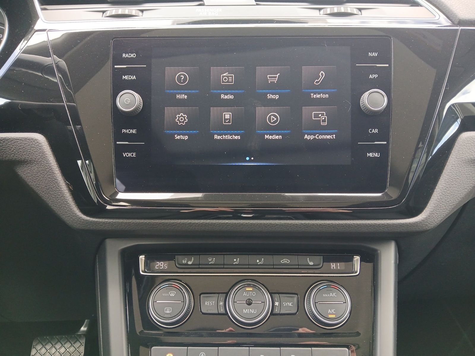Fahrzeugabbildung Volkswagen Touran 2.0 TDI Highline DSG AHK Pano Kamera