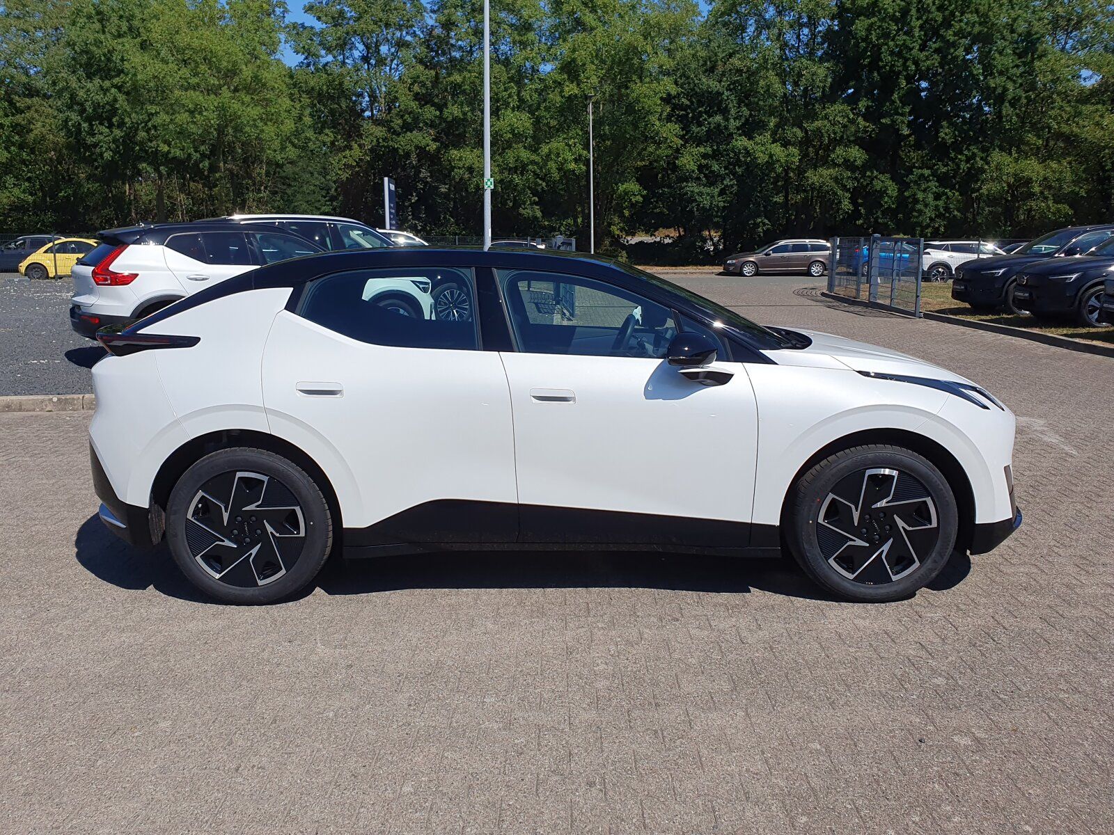 Lynk & Co 02