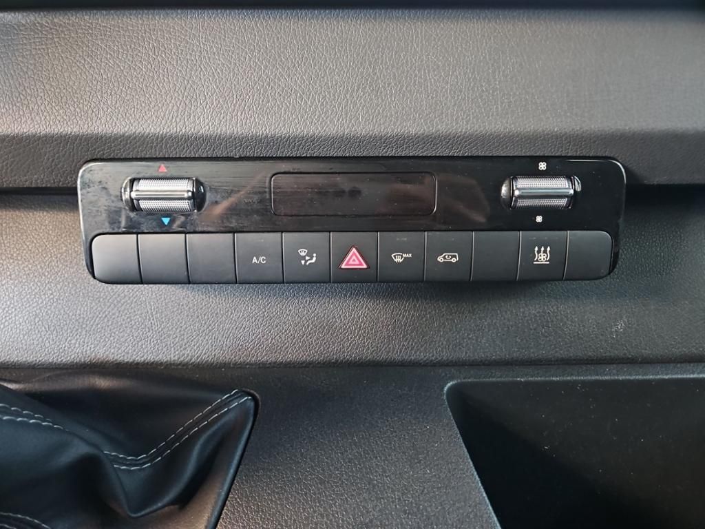 Fahrzeugabbildung Mercedes-Benz Sprinter 317 DOKA Pritsche 7 Sitze 3,5t AHK STHZ