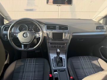 Volkswagen Golf - 10