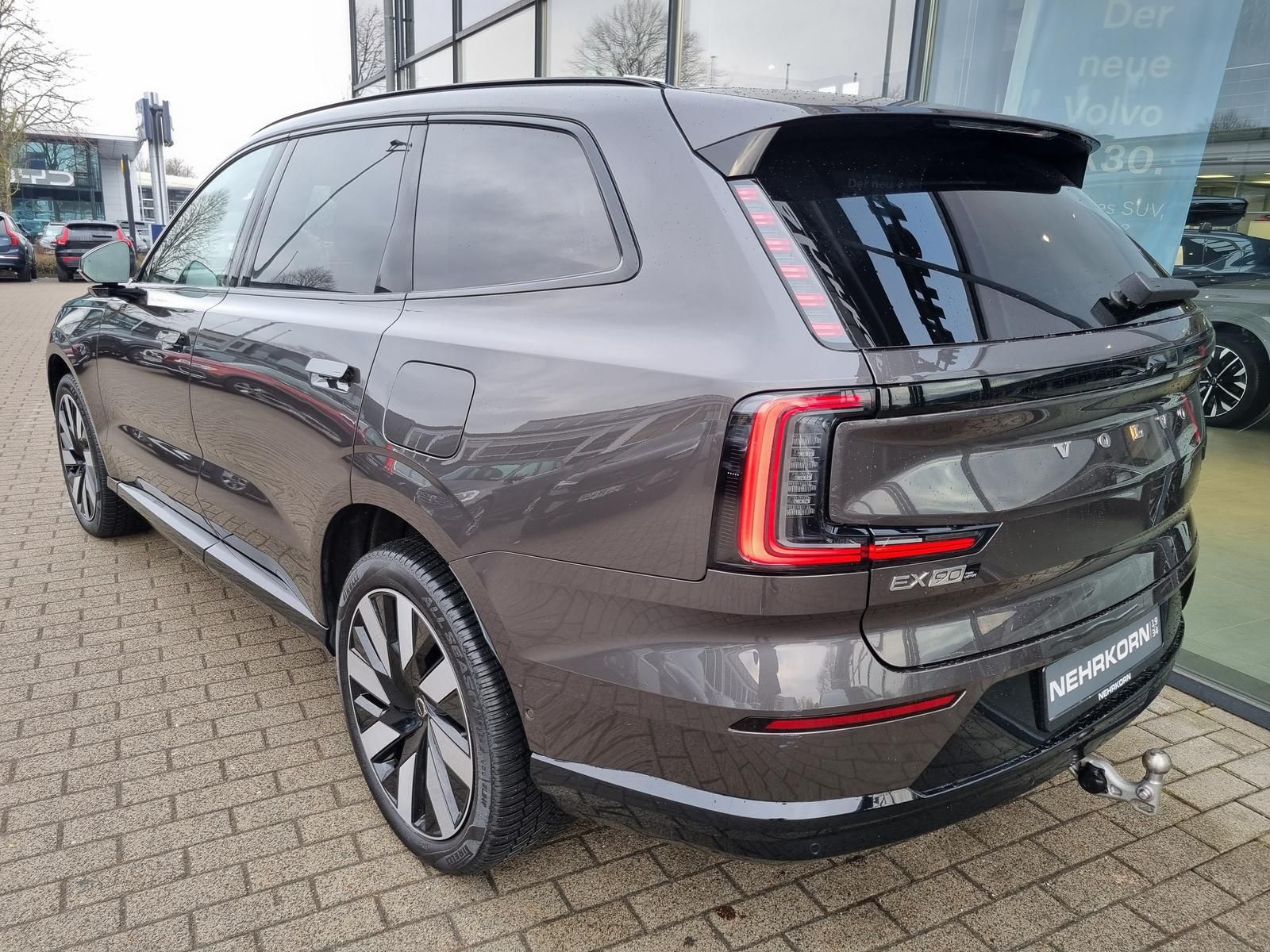 Fahrzeugabbildung Volvo EX90 TWIN AWD Ultra 7-Sitzer 'Ganzjahresreifen,