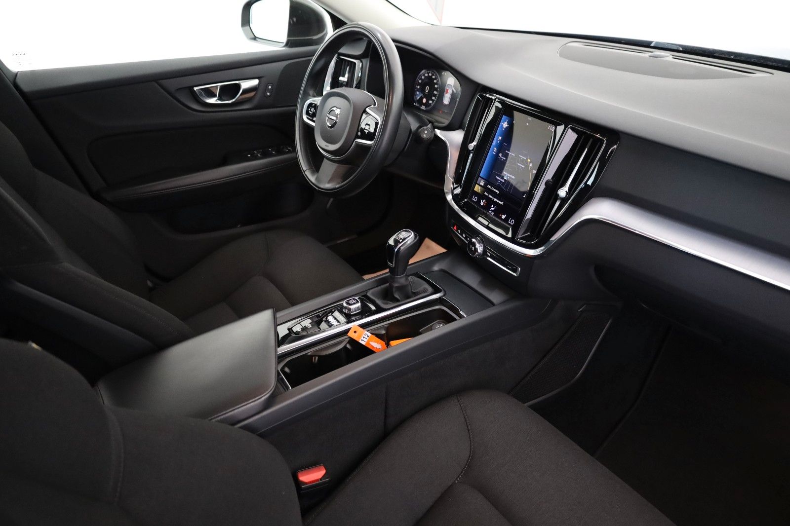 Fahrzeugabbildung Volvo V60 Momentum Pro,Navi,LED,SH,Kamera,DAB,