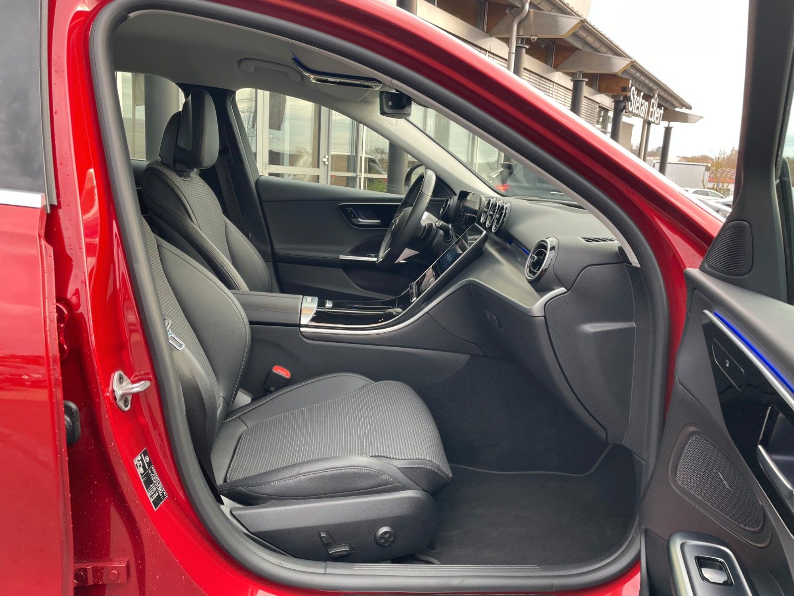 Fahrzeugabbildung Mercedes-Benz C 220 d AVANTGARDE AHK+HUD+DISTR+R-Kamera+Carpla