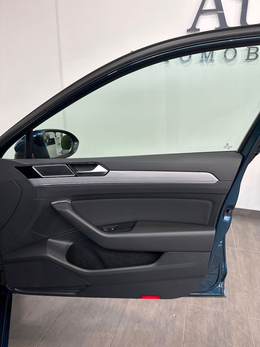 Fahrzeugabbildung Volkswagen Passat Variant 2.0 TDI DSG NAV+IQ-LIGHT+ACC