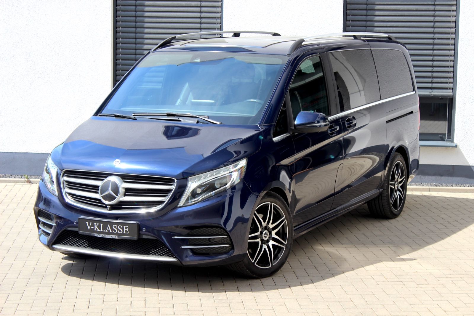 MERCEDES-BENZ V 250 d Lang AMG-PAKET 8-SITZE R-KAMERA AHK