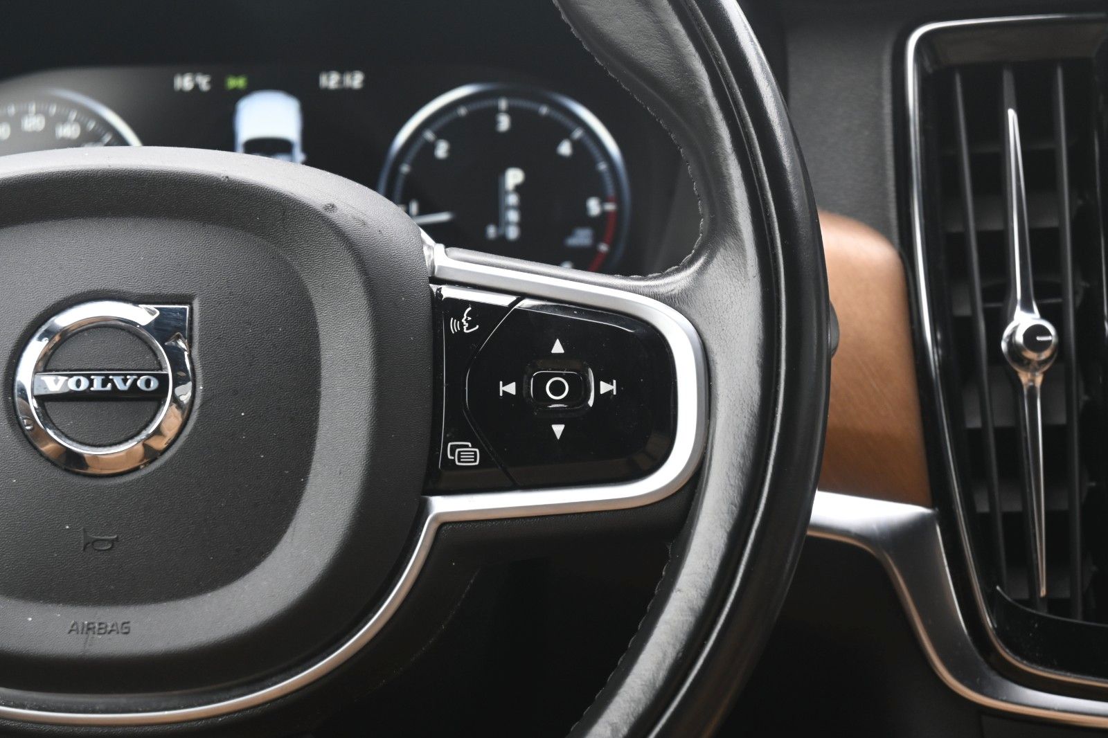 Fahrzeugabbildung Volvo V90 D5 Inscrip* AWD*360°*MASS*LUFT*NAV*MIETKAUF