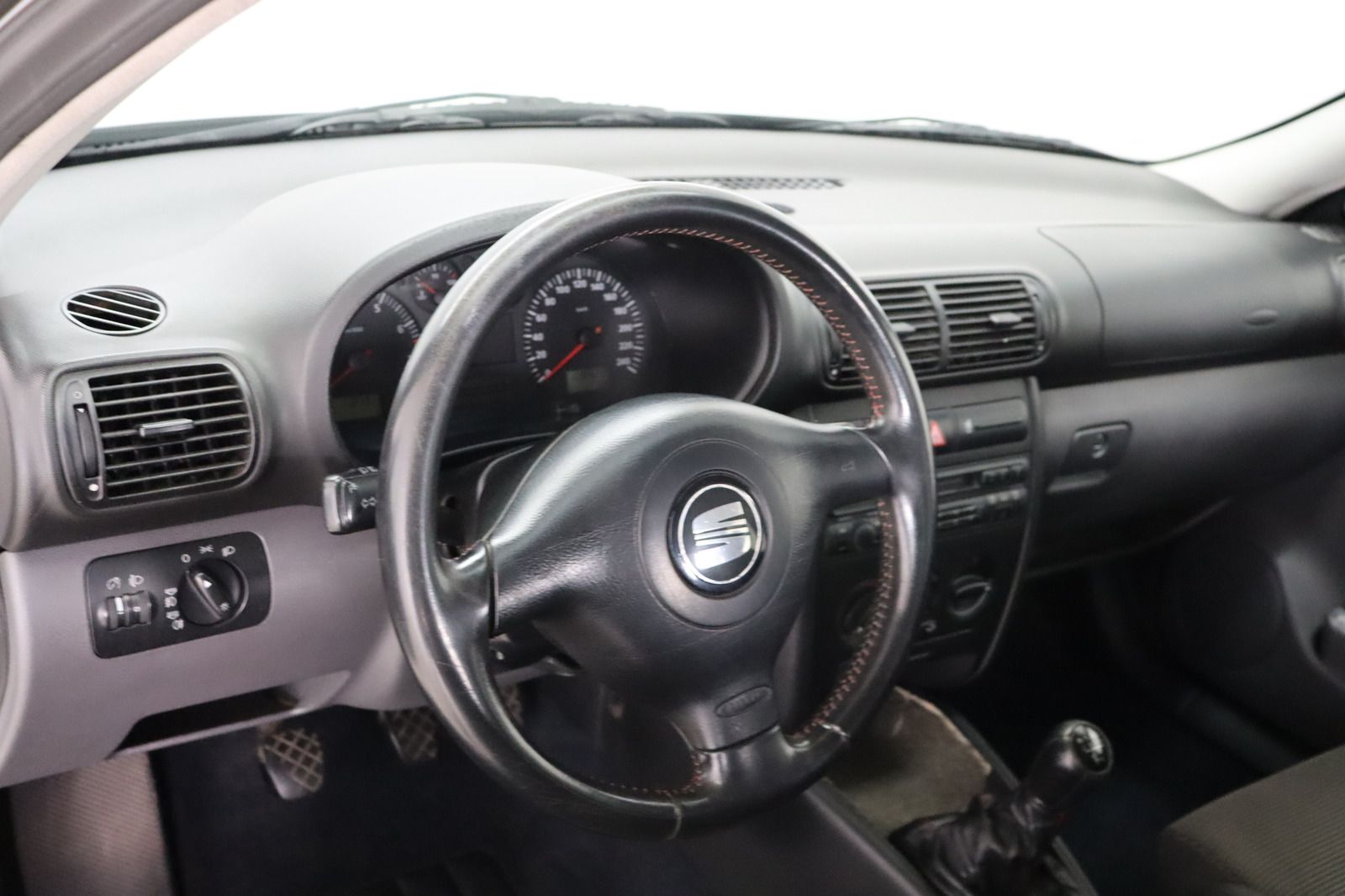 Fahrzeugabbildung SEAT Leon 1.6 16V komplett Seat Service * 1. Hand Ste