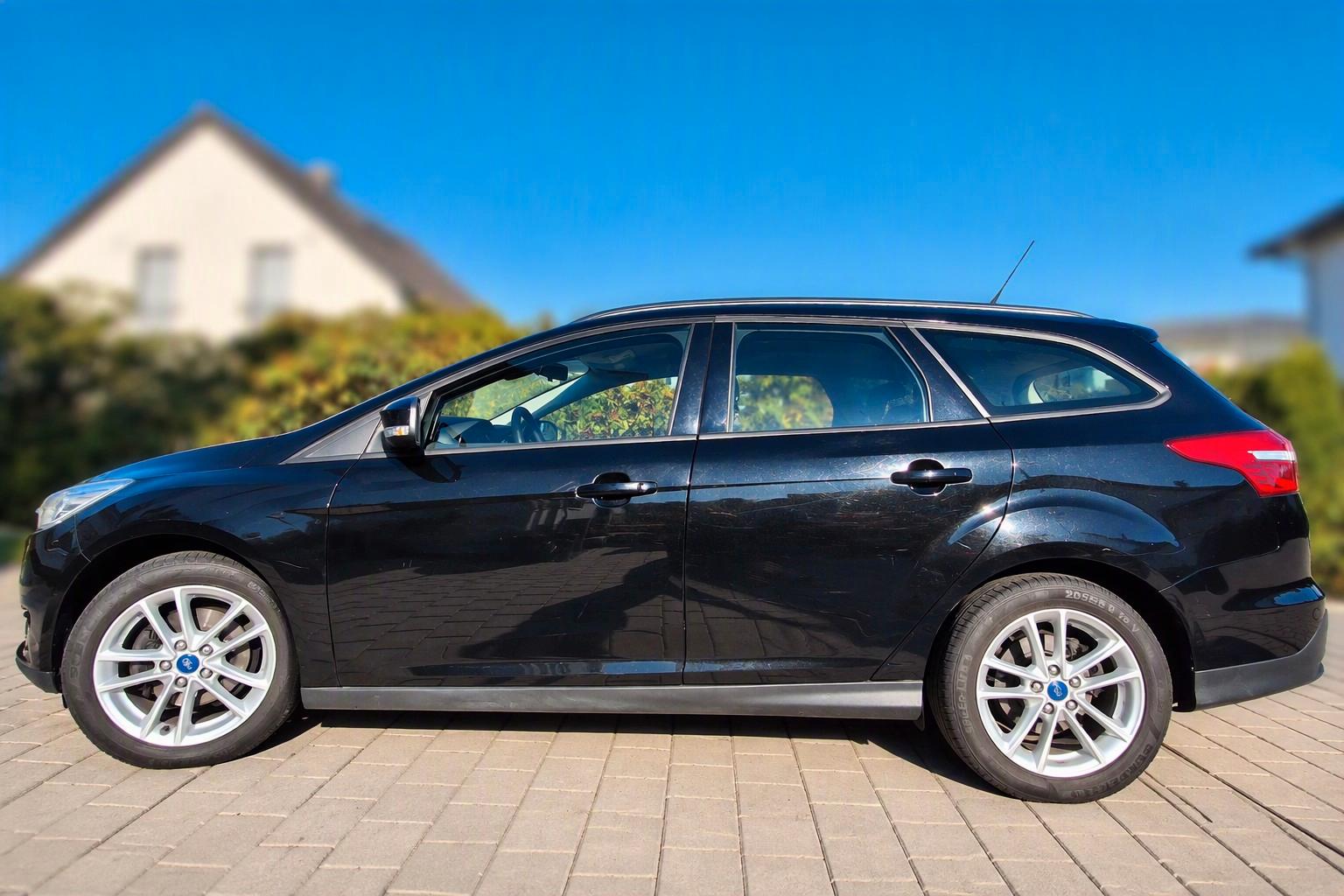 Ford Focus 2015 — interior