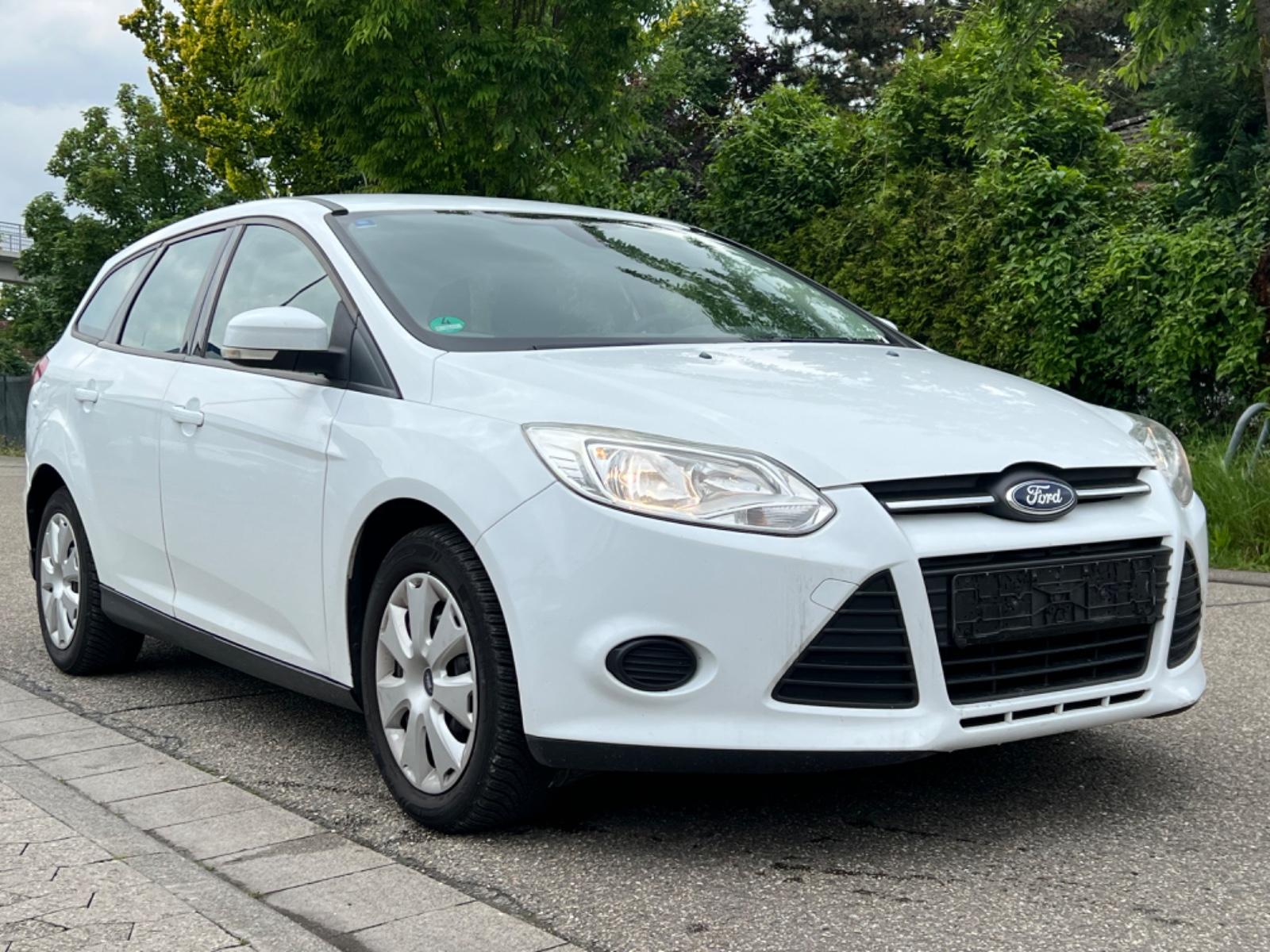 Ford Focus 2013 — rear view