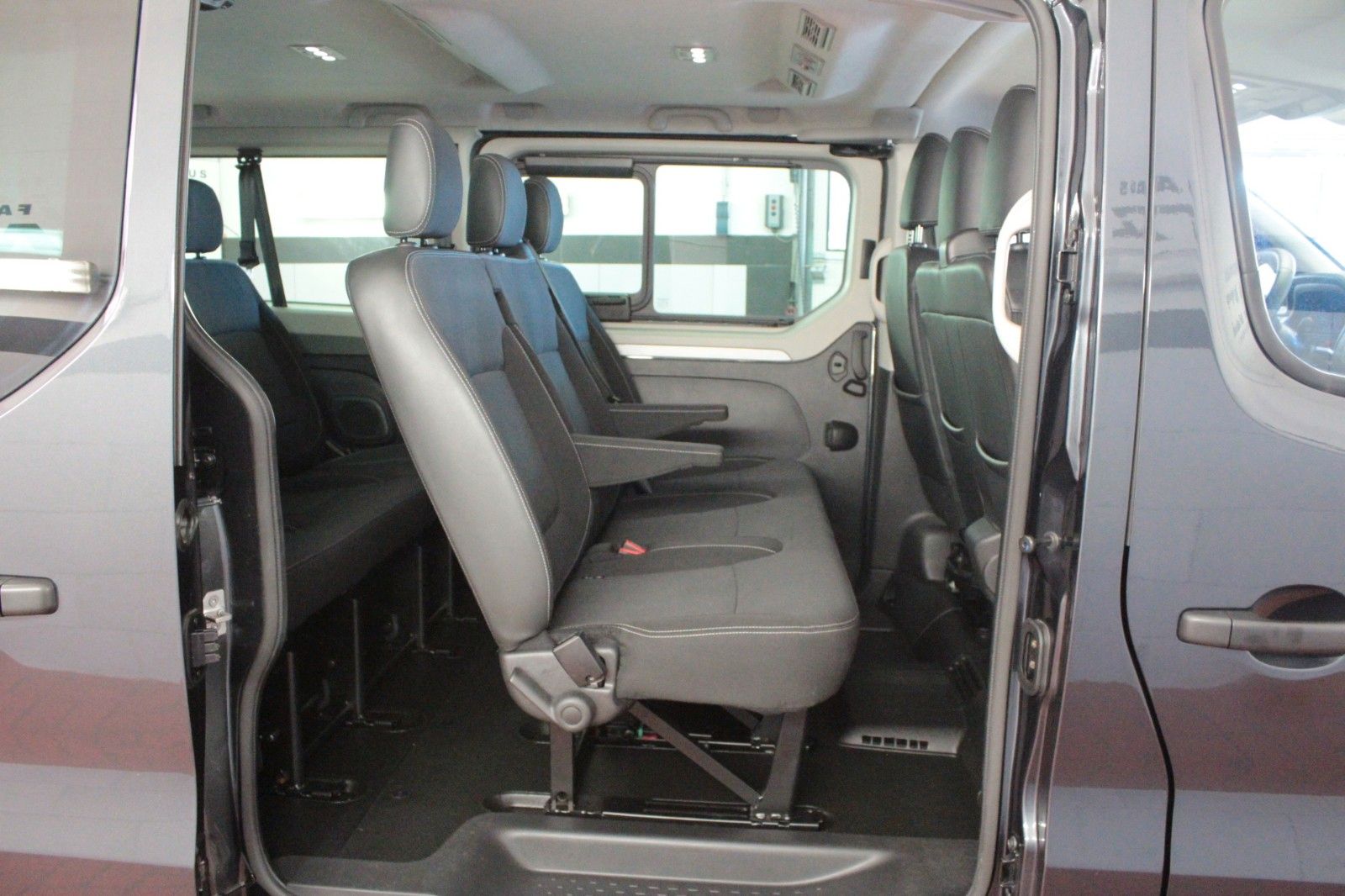 Fahrzeugabbildung Renault Trafic Grand L2H1 Blue DCI EDC Automatik