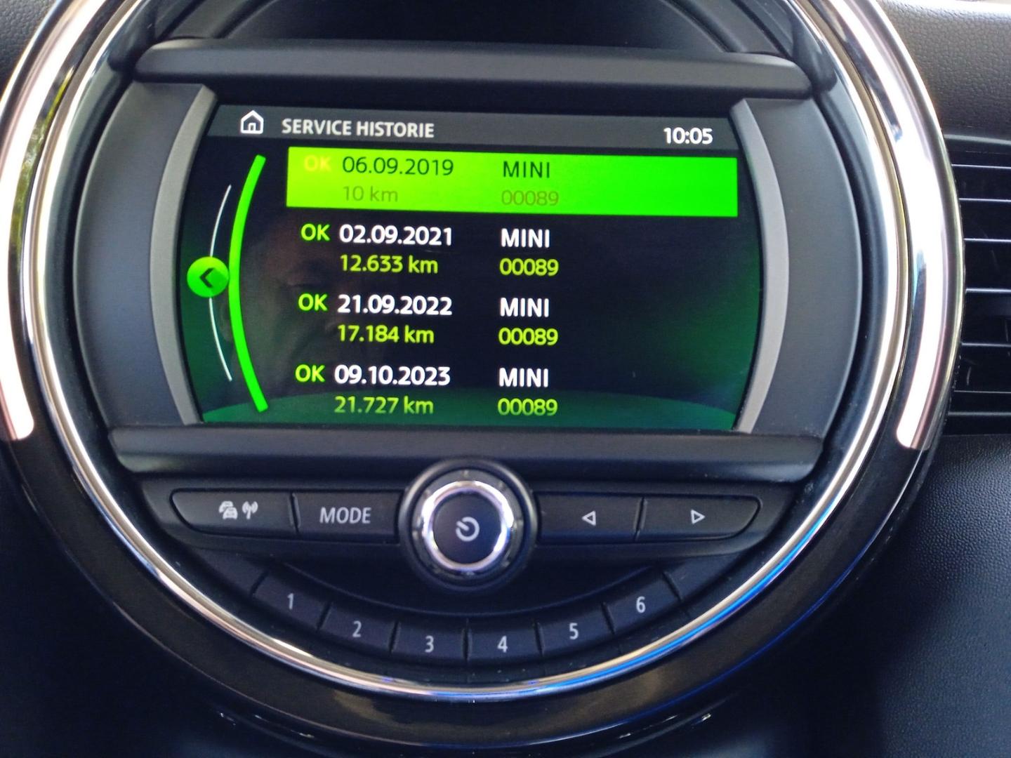 MINI Cooper 5-Türer Navi LED Sitzheizung PDC DAB Mult