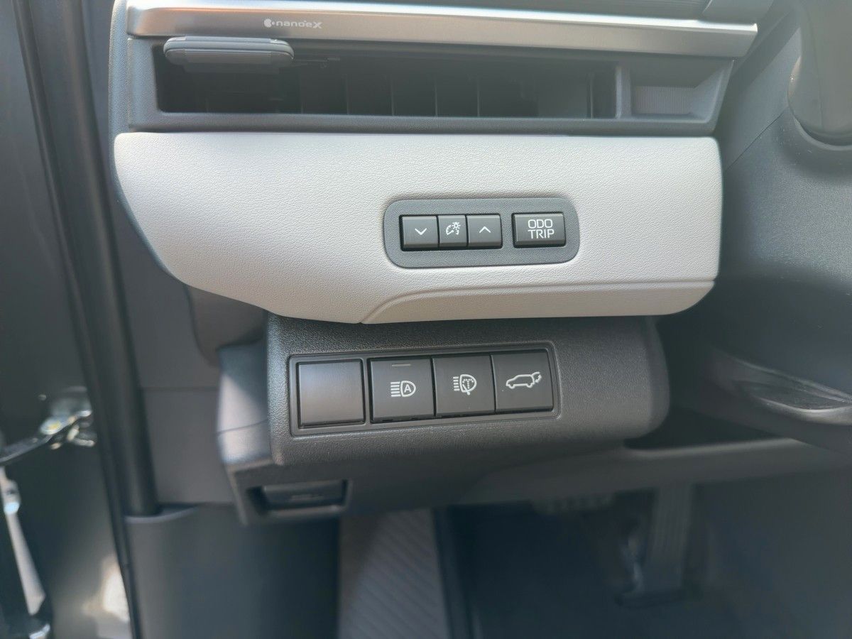 Fahrzeugabbildung Toyota C-HR+ 4x4 Lounge *Sky+Soundpaket *ACC *LED *SHZ*