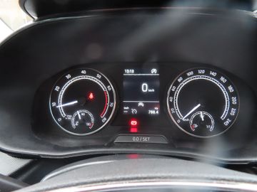 Fotografie 21 des Skoda Fabia Ambition 1.0 MPi Bluetooth SmartLink Touch