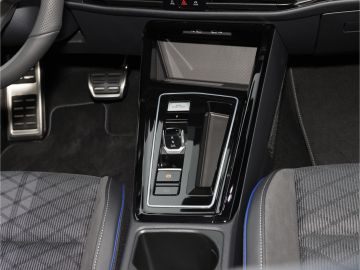 Volkswagen Golf VIII R-Line 1.5 eTSI DSG Voll LED Kamera