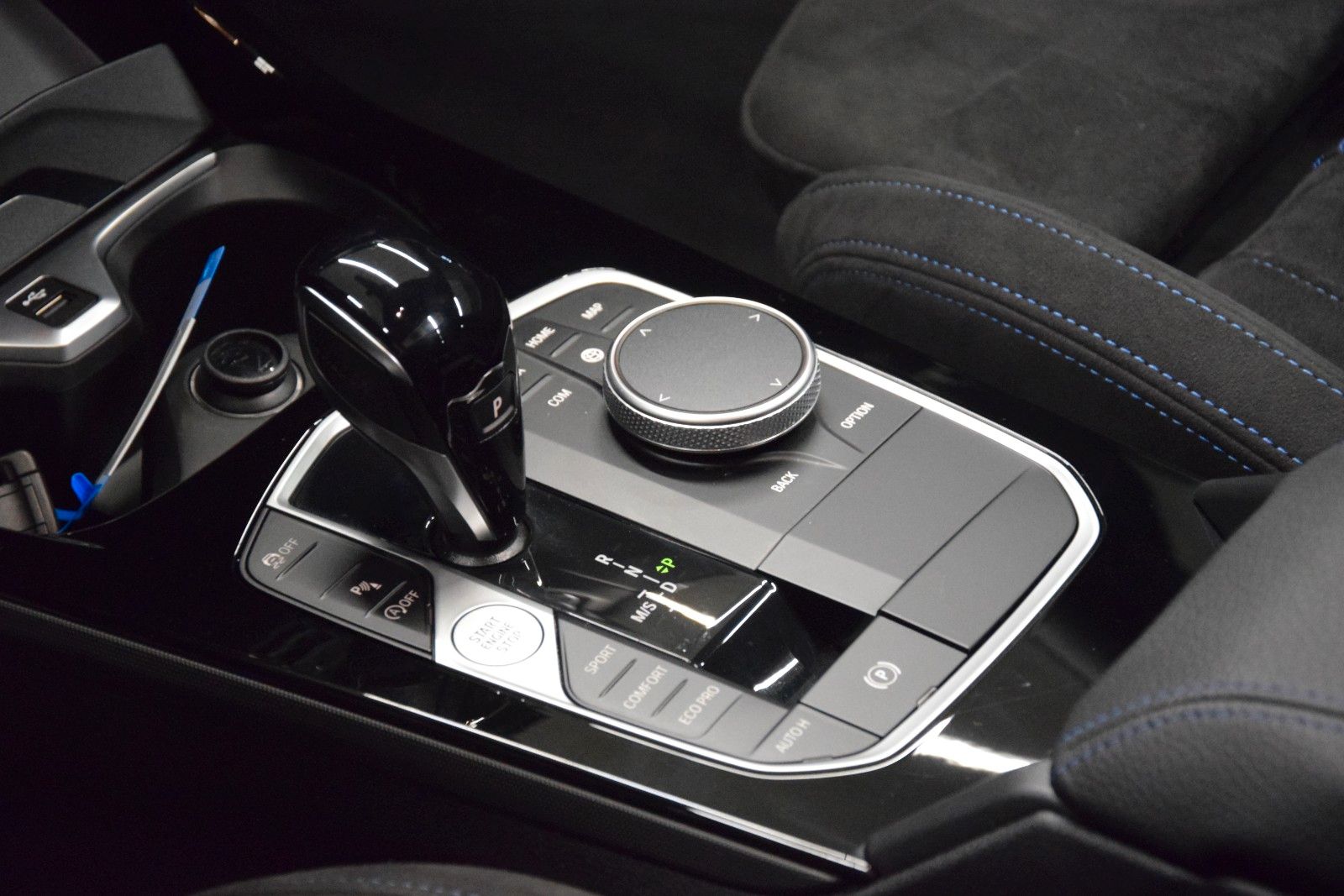 Fahrzeugabbildung BMW 218 i M Sport Gran Coupé HuD Pano Schale ACC