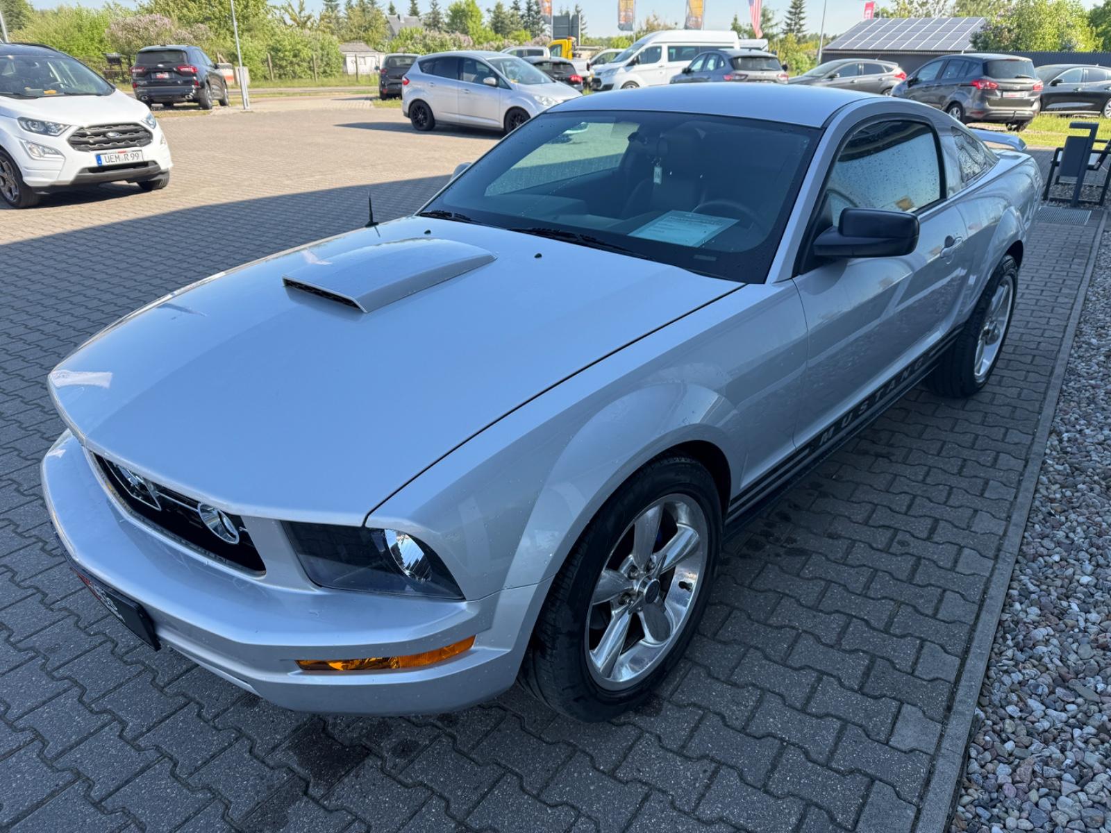 Ford Mustang Coupé 4.0 V6 290ch - Climatisation - Carnet entretien - Vitres teintés - Pneus été