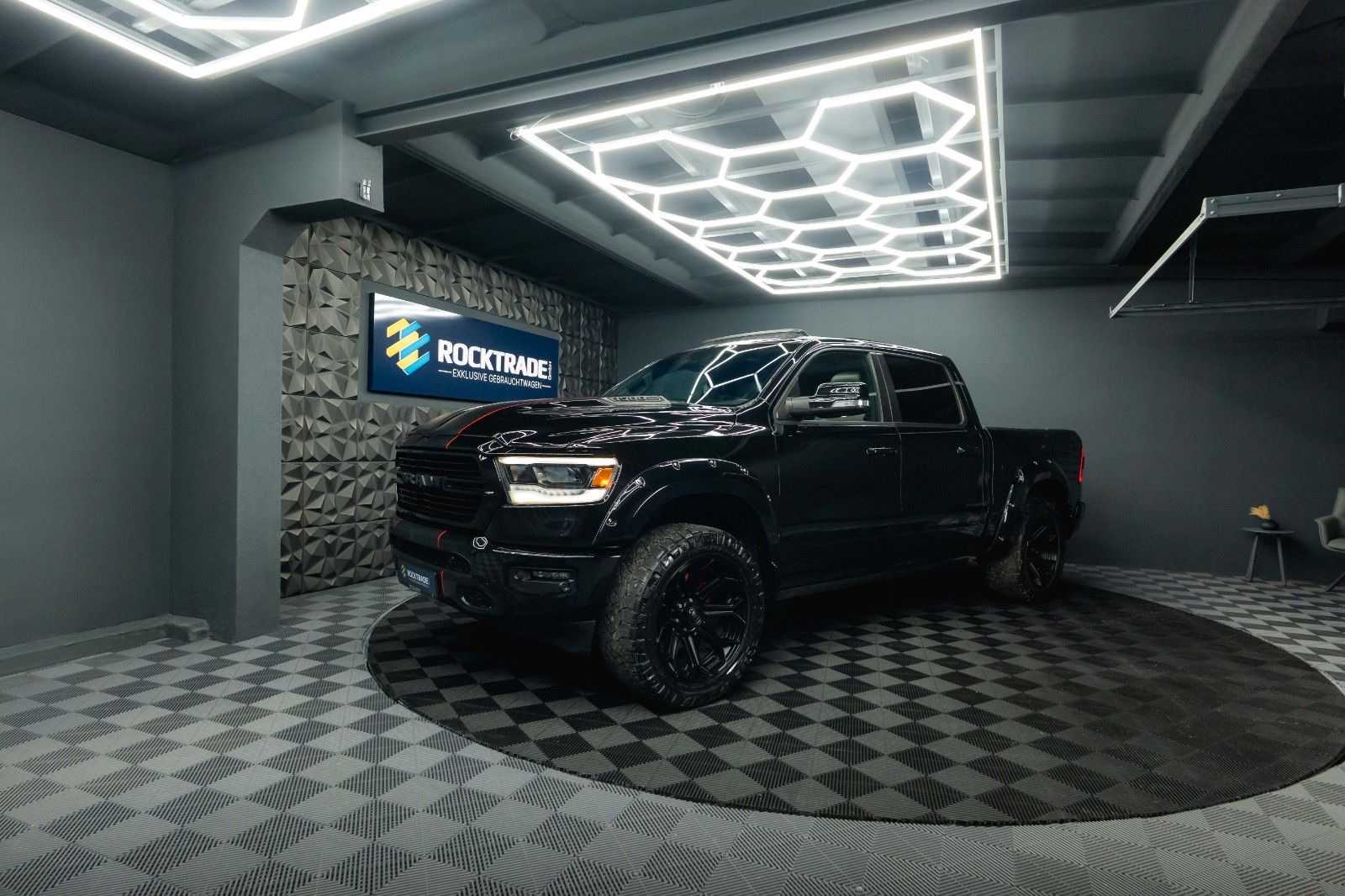 Fahrzeugabbildung Dodge RAM 5.7 V8 HEMI 4x4 NIGHT LARAMIE *Pano*RAMBOX*