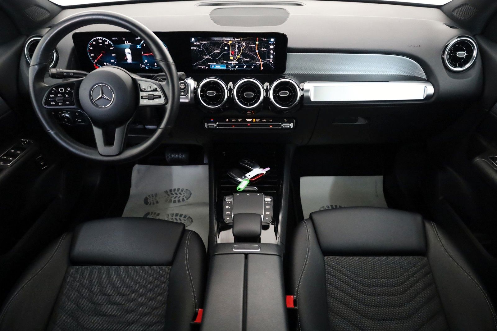 Fahrzeugabbildung Mercedes-Benz GLB 200d Style T.Leder,Navi,LED,SH,Park Paket