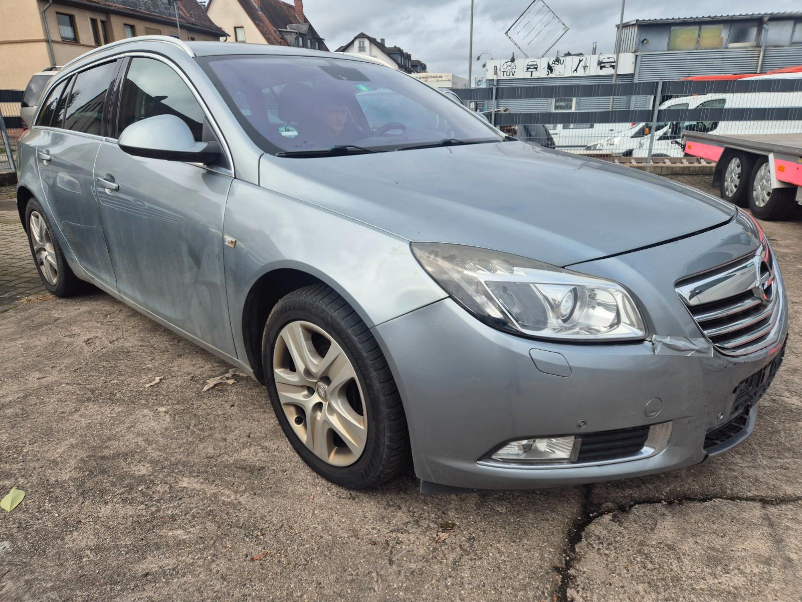 Opel Insignia 2011 — interior