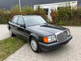 Mercedes-Benz E 230*1Hand*Top*Klima*Automatik - schwarze Mercedes-Benz E 230