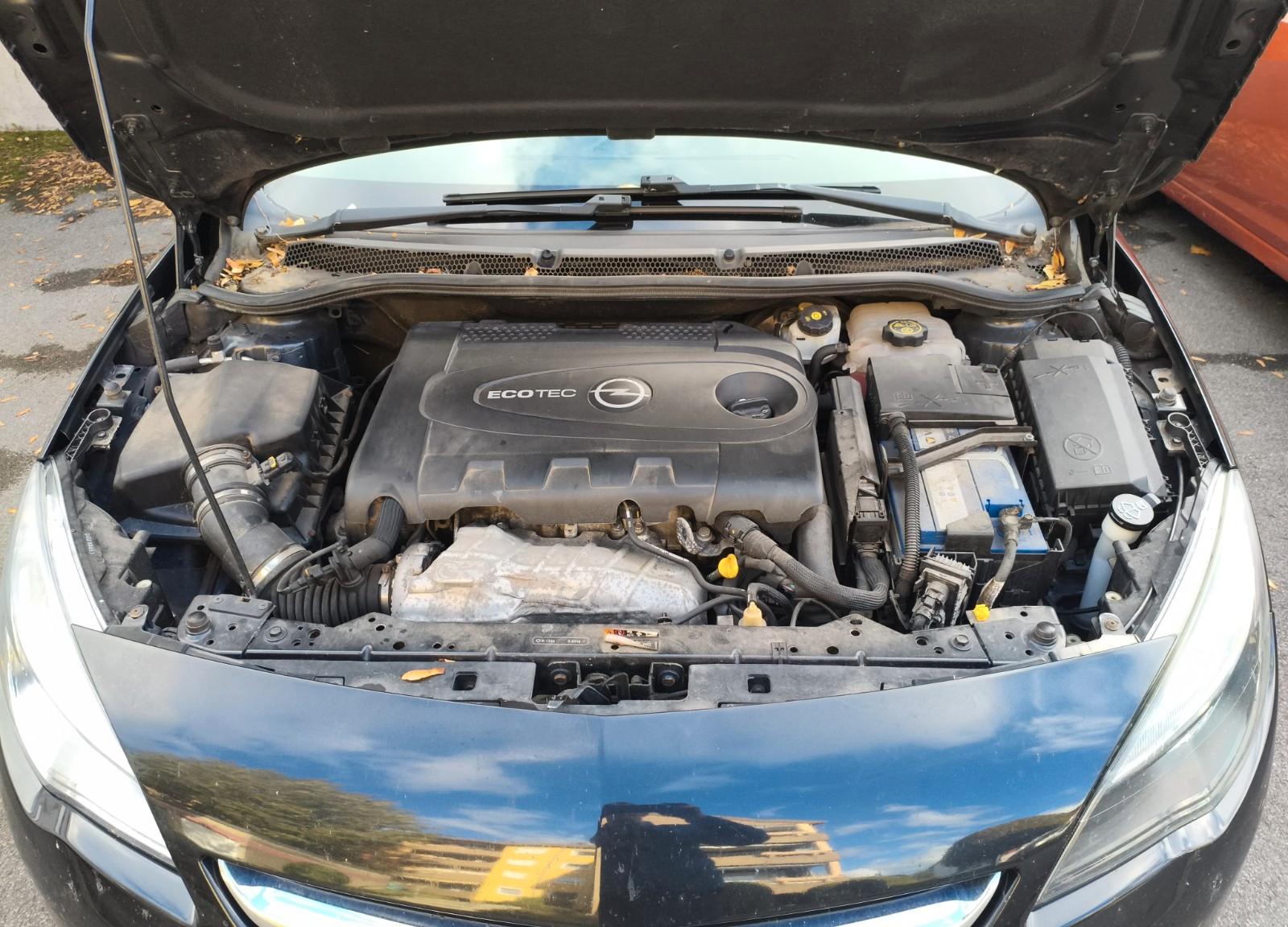 Opel Astra 2012 — photo 5