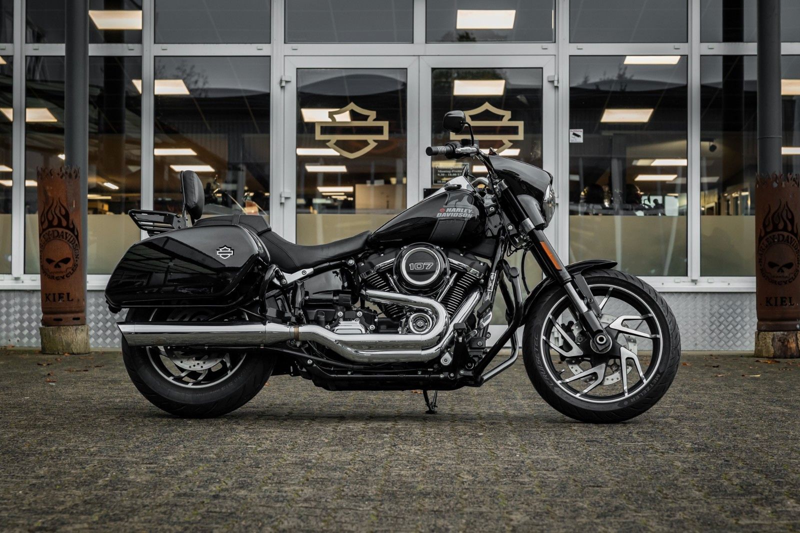Fahrzeugabbildung Harley-Davidson FLSB Sport Glide Softail - JEKILL & HYDE