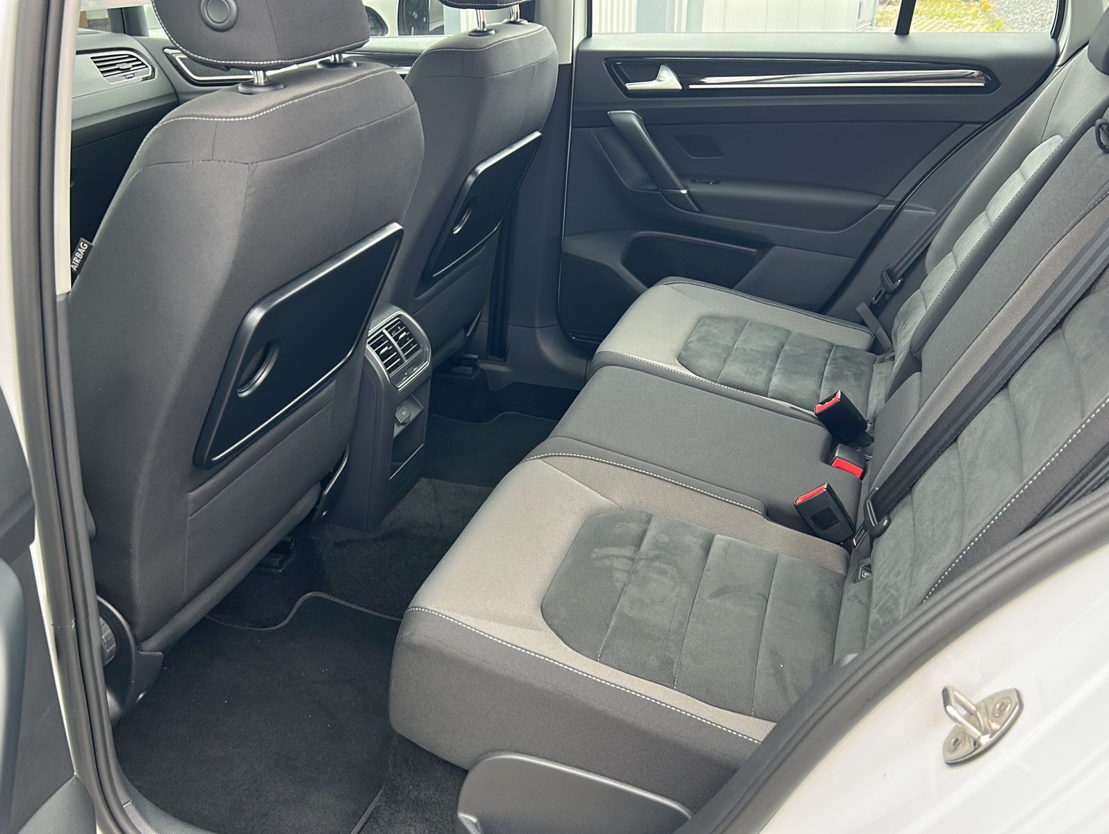 Fahrzeugabbildung Volkswagen Golf Sportsvan 1,5 TSI Highline