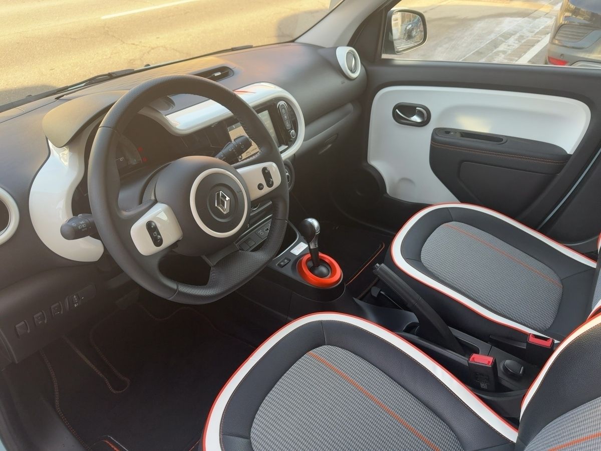 Fahrzeugabbildung Renault Twingo E-TECH VIBES Kamera EPH Klimaaut. SHZ