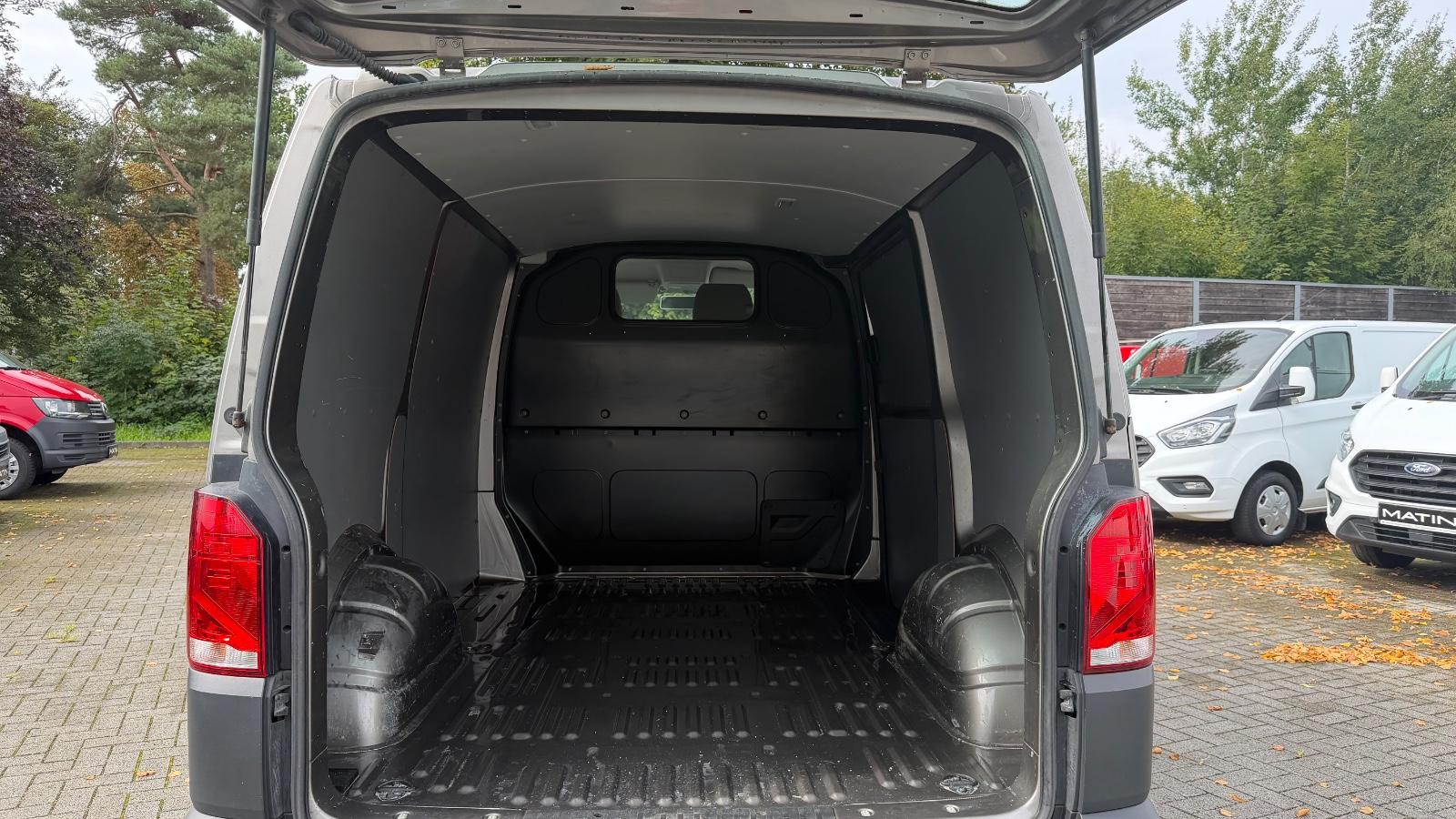 Volkswagen T6.1 4MOTION DSG TRANSPORTER KURZ/AHK/TEMPOMAT