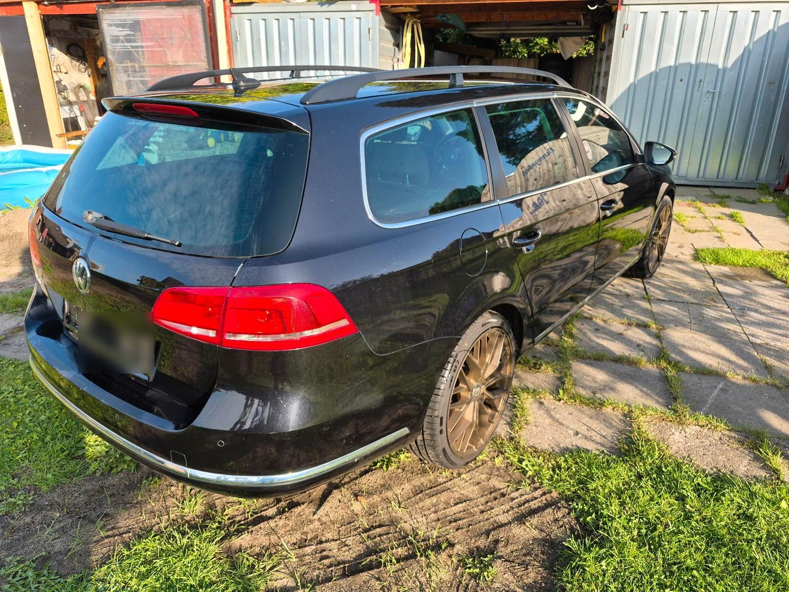Volkswagen Passat 2012 — interior