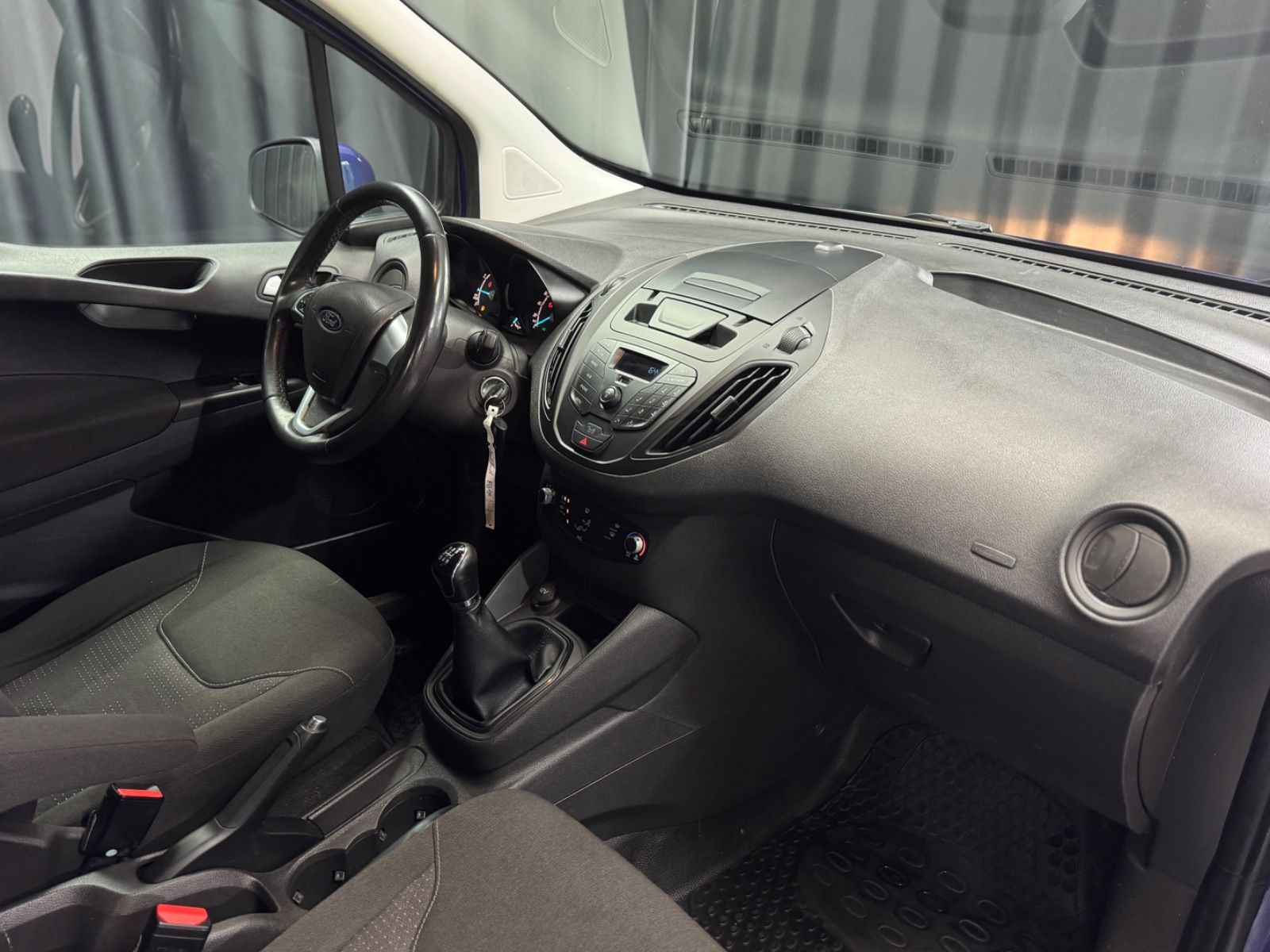 Fahrzeugabbildung Ford Transit Courier Trend|KLIMA|8-FACH|AHK|1.HAND